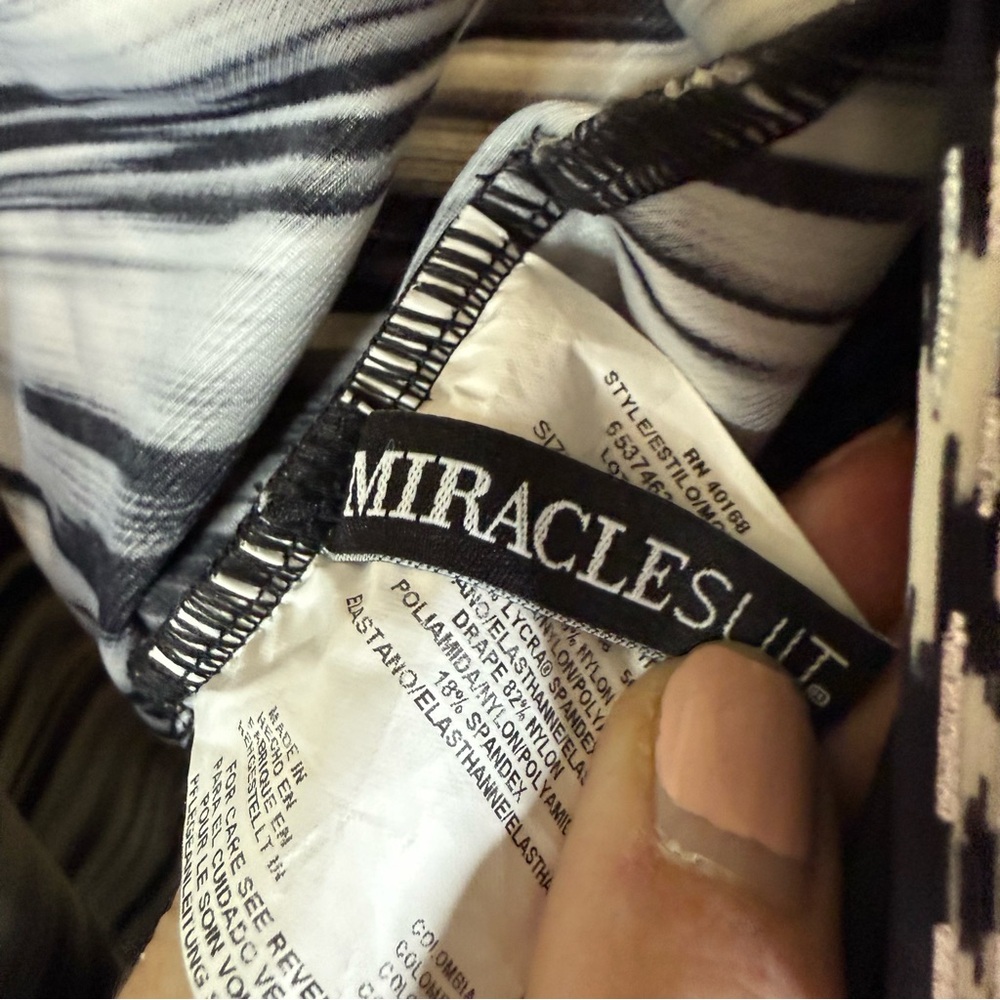 Miraclesuit Warp Speed Sanibel Size 16 One Piece Swimsuit, Black/White (6537463) - Picture 5 of 10